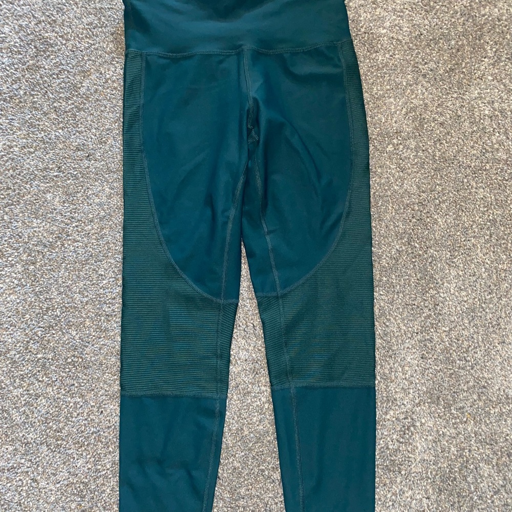 Xersion 7/8 teal leggings size S